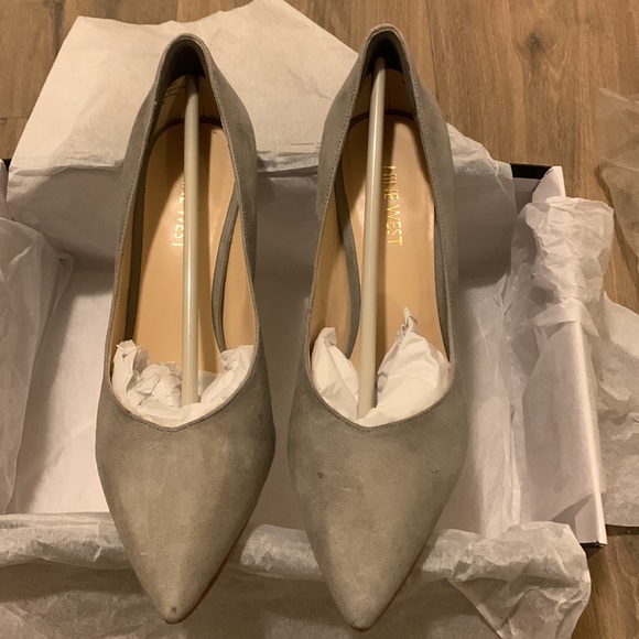 Nine West BRAND NEW office heels, sexy with silver edge in the back - Picture 3 of 3